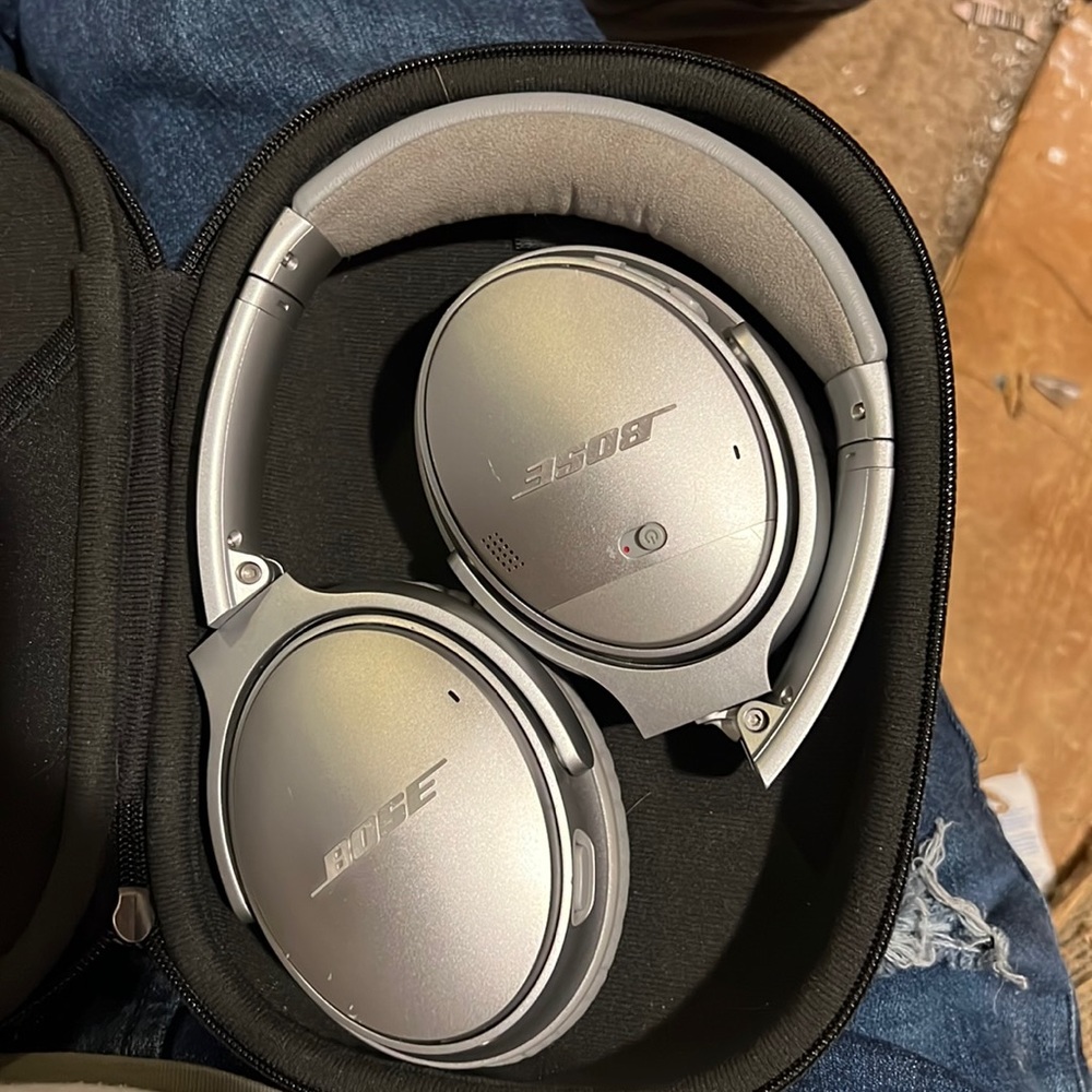 Bose noise canceling headphone